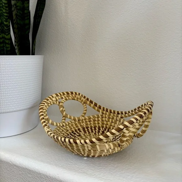 Charleston Gullah Sweetgrass Basket 12.5” x 9” Signed - Picture 2 of 5